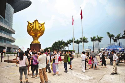 港媒曝光內(nèi)地黑旅行社騙局 三招宰客甚至搶劫