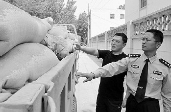 民警查獲的假水泥。