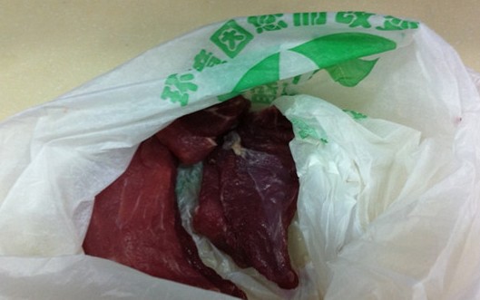 利客來(lái)購(gòu)買的豬肉顏色發(fā)暗