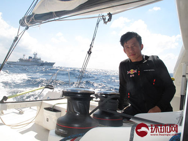 青島人駕青島號抵釣魚島海域 遭日艦機(jī)包夾