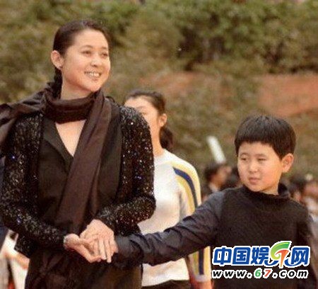 美女主播的水靈“萌娃” 李靜女兒堪比中國芭比小s女兒霸氣凌人