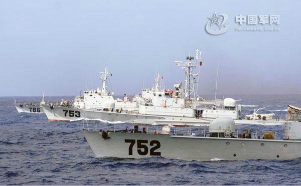 資料圖：南海艦隊(duì)導(dǎo)彈護(hù)衛(wèi)艦部隊(duì)聯(lián)訓(xùn)。