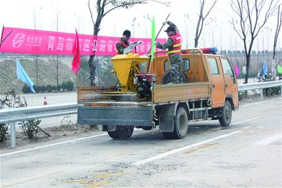 青島高速路演練除雪防滑