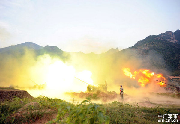 資料圖：成都軍區(qū)某高炮團(tuán)實(shí)施復(fù)雜電磁對(duì)抗演練。