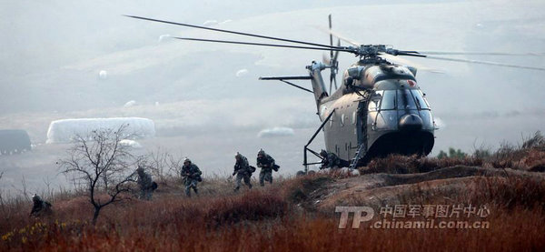 資料圖：南京軍區(qū)機(jī)降部隊(duì)投入戰(zhàn)斗。