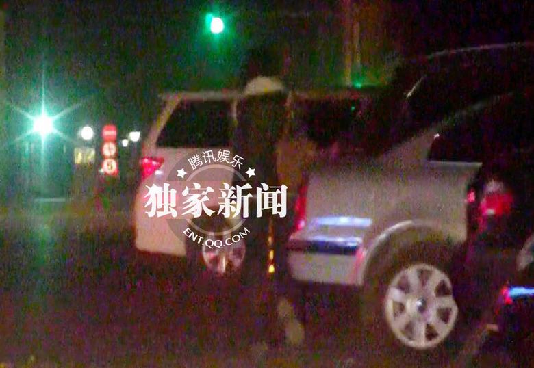 王珞丹李光潔已分手 深夜秘會(huì)韓寒泡吧被拍