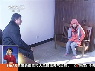 浙江蘭溪，警方訊問“全能神”邪教組織人員。央視視頻截圖