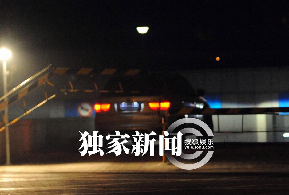 王寶強低調(diào)回京 愛妻開豪車接機共返愛巢