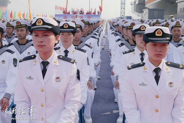 資料圖：中國(guó)遼寧艦上的女兵。