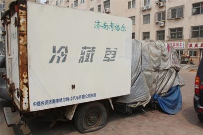 身價百萬車?yán)腺嚢缘?坐等青島車牌限號升值