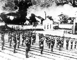 1943年10月，中國遠(yuǎn)征軍第二次入緬作戰(zhàn)。圖為在云南新凱附近加緊訓(xùn)練的遠(yuǎn)征軍。