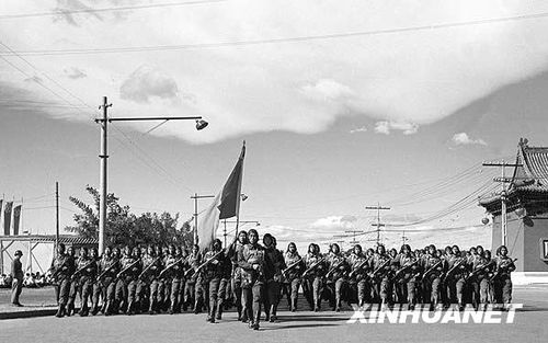 1951年國慶閱兵 給全國人民鼓舞士氣