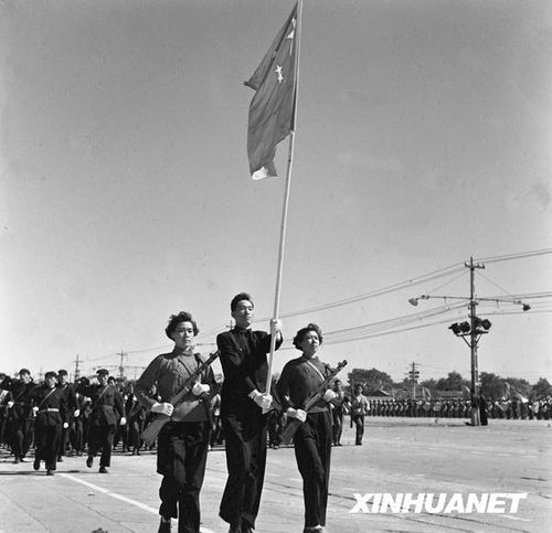 1958年國慶閱兵 民兵方隊規(guī)模空前