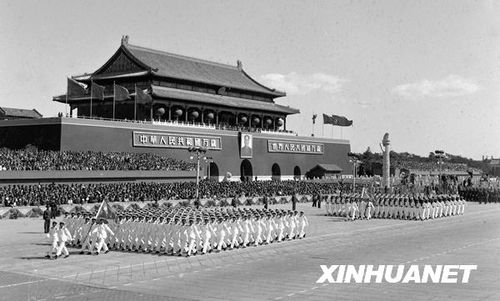 1958年國慶閱兵 民兵方隊規(guī)模空前