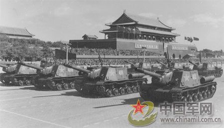 1958年國慶閱兵 民兵方隊規(guī)模空前