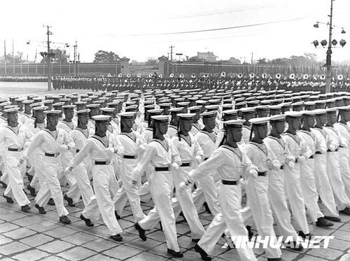 1953年國(guó)慶閱兵 人民軍隊(duì)正規(guī)化建設(shè)的成果展示