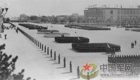 1959年國(guó)慶 逢十大閱兵盛況空前(組圖)