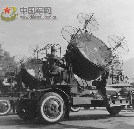 1957年國慶閱兵 國產(chǎn)戰(zhàn)斗機(jī)升空為“一五”告捷