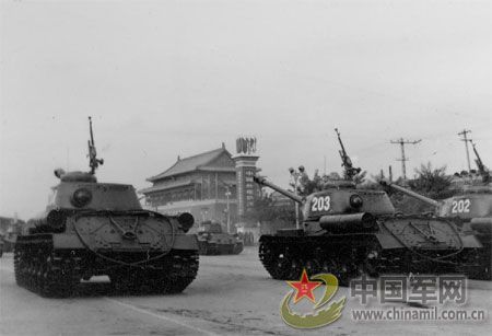 1955年國(guó)慶：實(shí)行軍銜制 換裝大閱兵